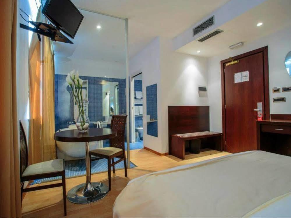 Aston Hotel Pino Torinese Esterno foto