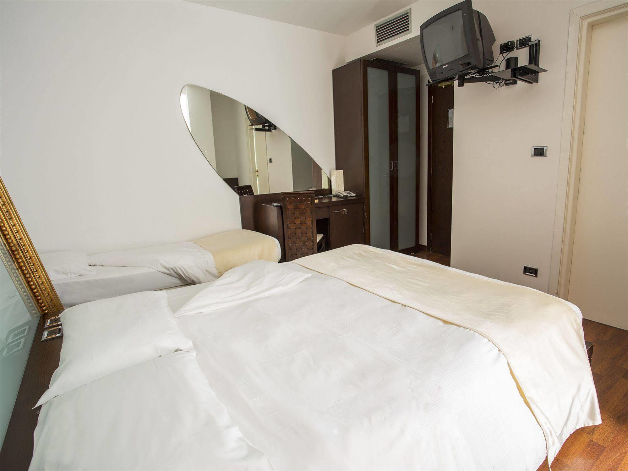 Aston Hotel Pino Torinese Esterno foto