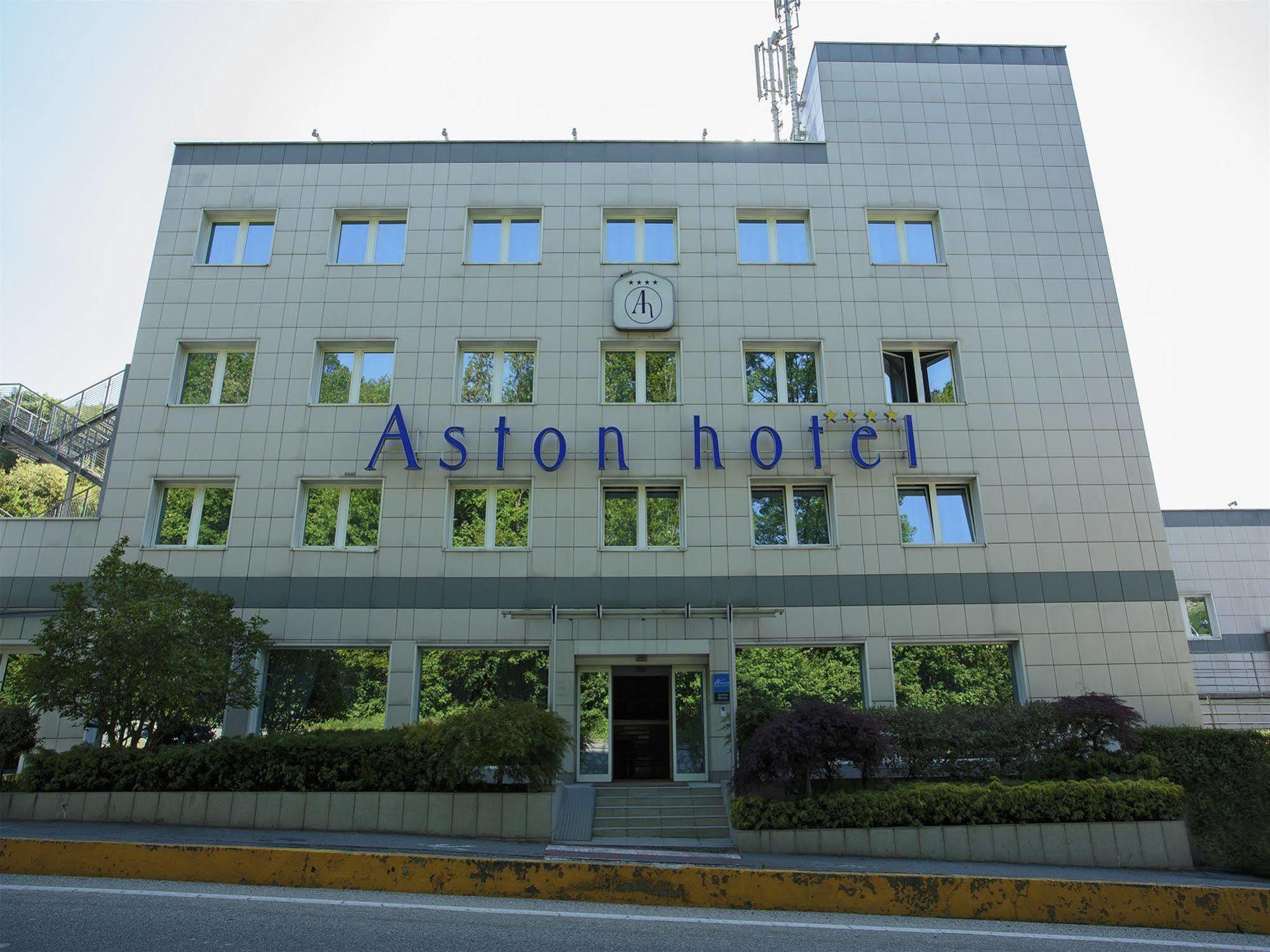 Aston Hotel Pino Torinese Esterno foto