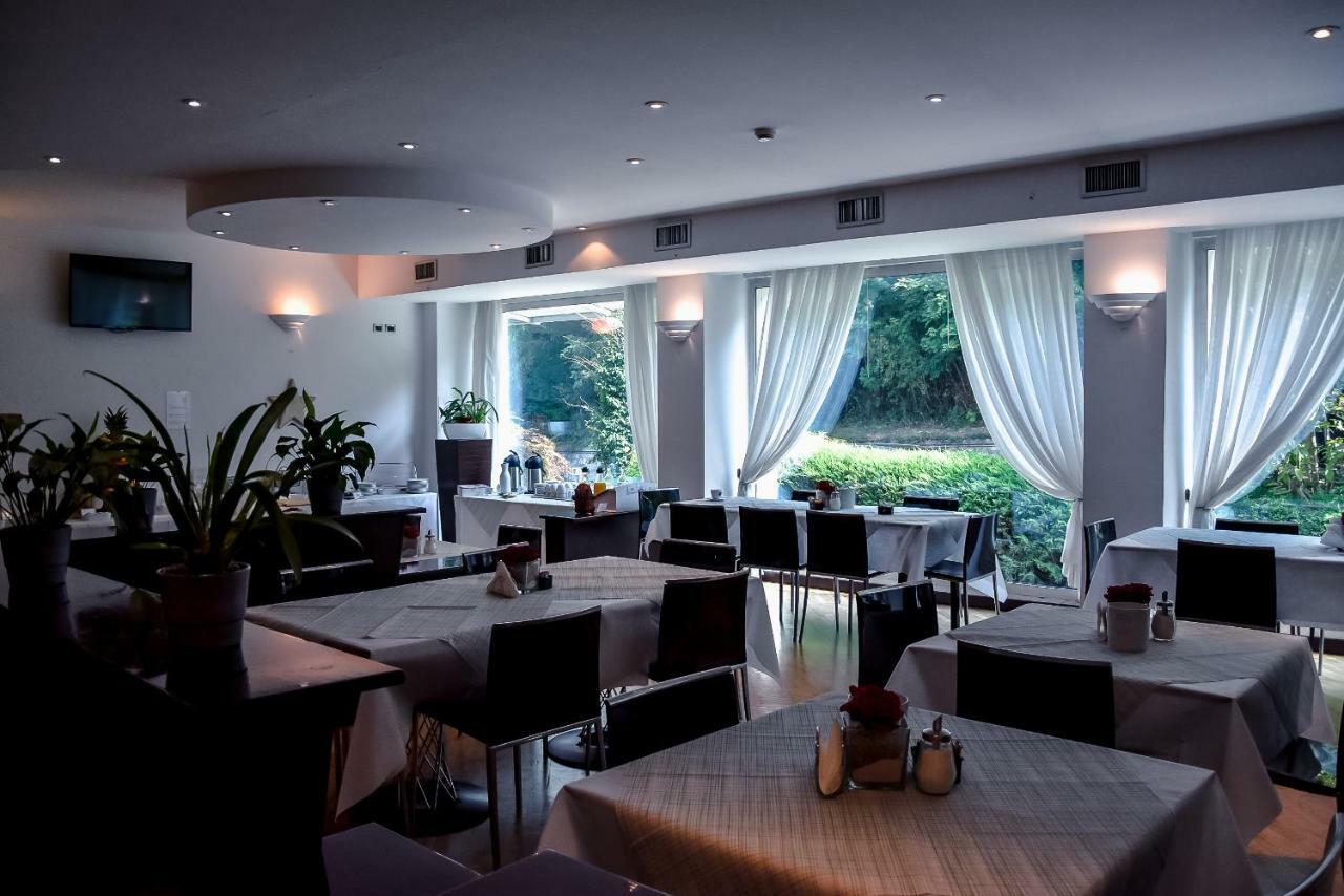 Aston Hotel Pino Torinese Esterno foto