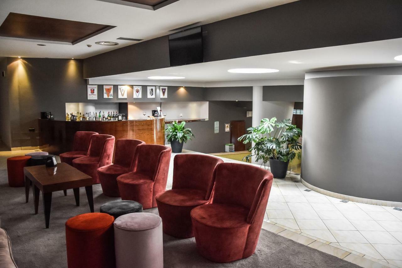 Aston Hotel Pino Torinese Esterno foto