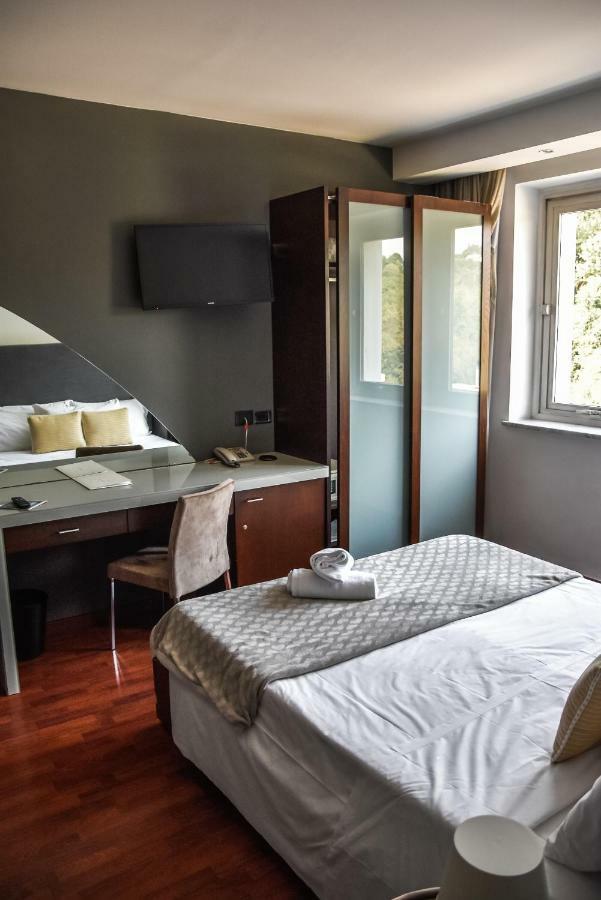 Aston Hotel Pino Torinese Esterno foto