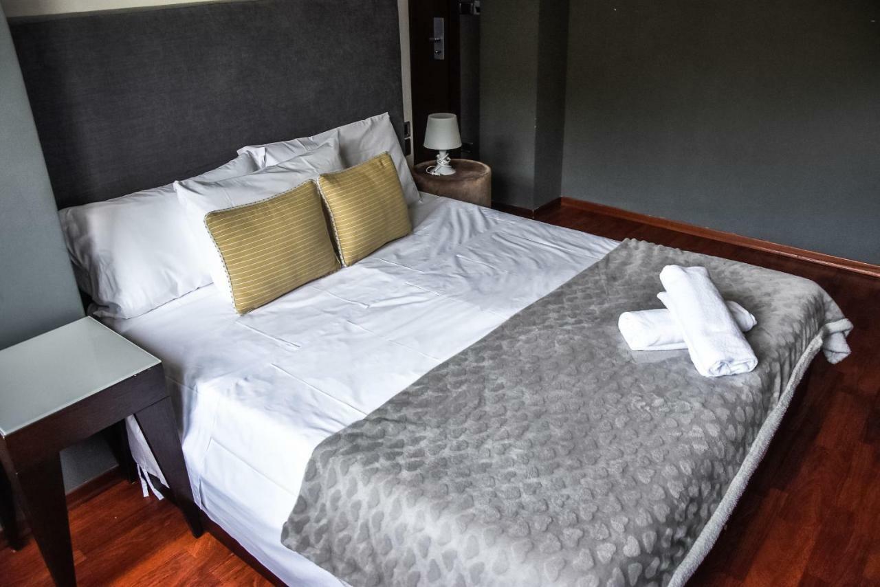 Aston Hotel Pino Torinese Esterno foto