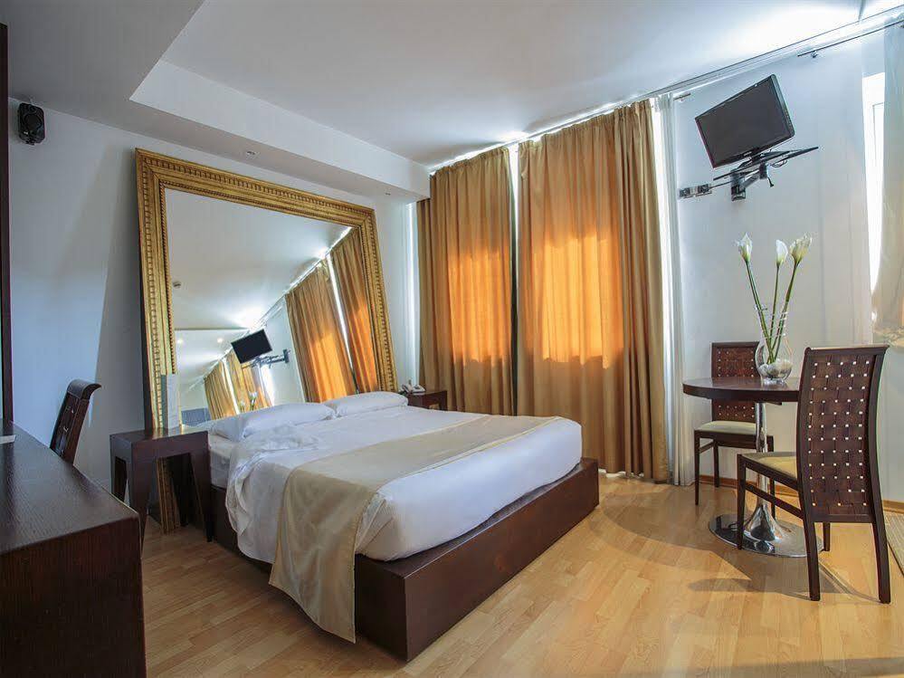 Aston Hotel Pino Torinese Esterno foto